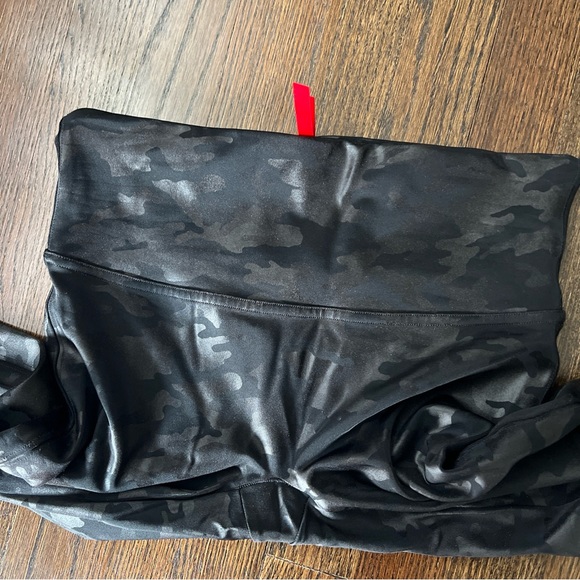 Spanx look at me now size medium camo leggings - Picture 4 of 7